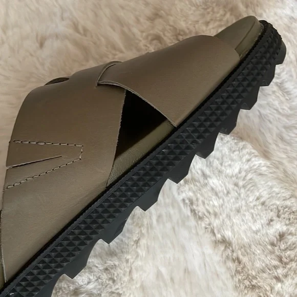 New SOREL Roaming Crisscross Slide Sandal - Picture 7 of 8